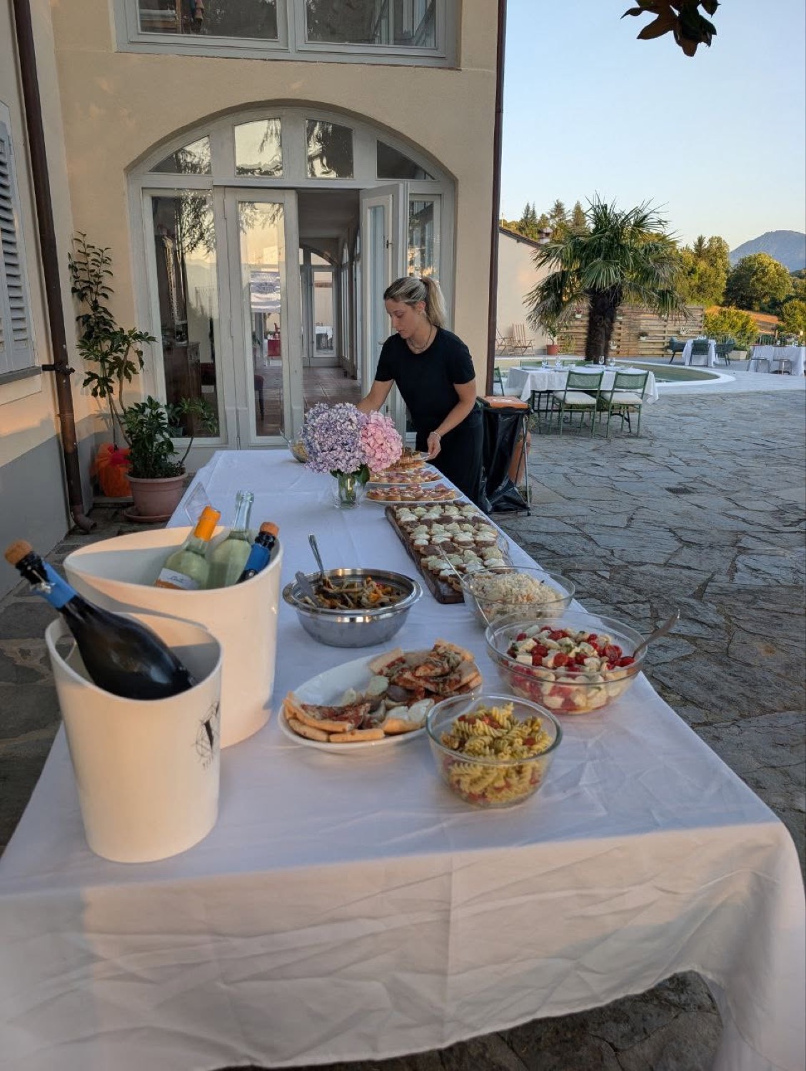 Allestimento buffet e aperitivo a Villa Beatrice