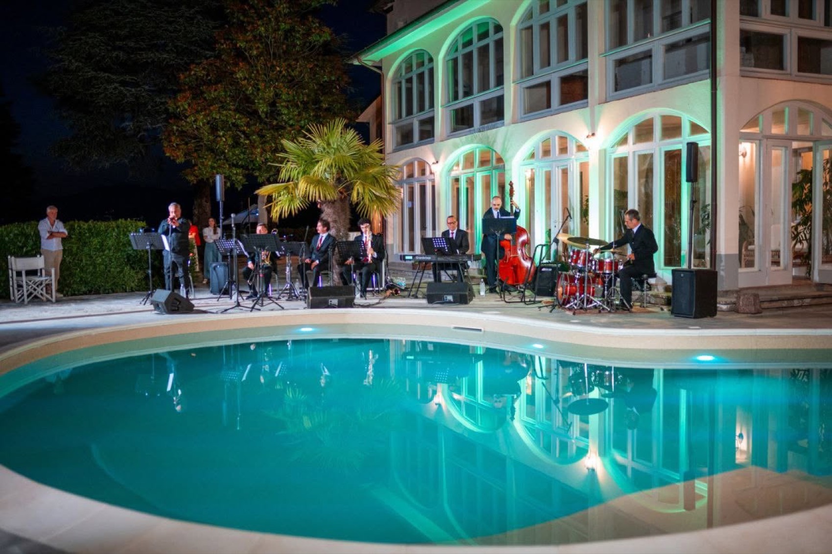 Concerto jazz dal vivo a bordo piscina a Villa Beatrice
